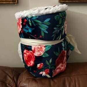 NWT The Pioneer Woman Plush Throw Blanket - Floral